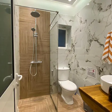 Juald ゲストハウス ジロカストラ